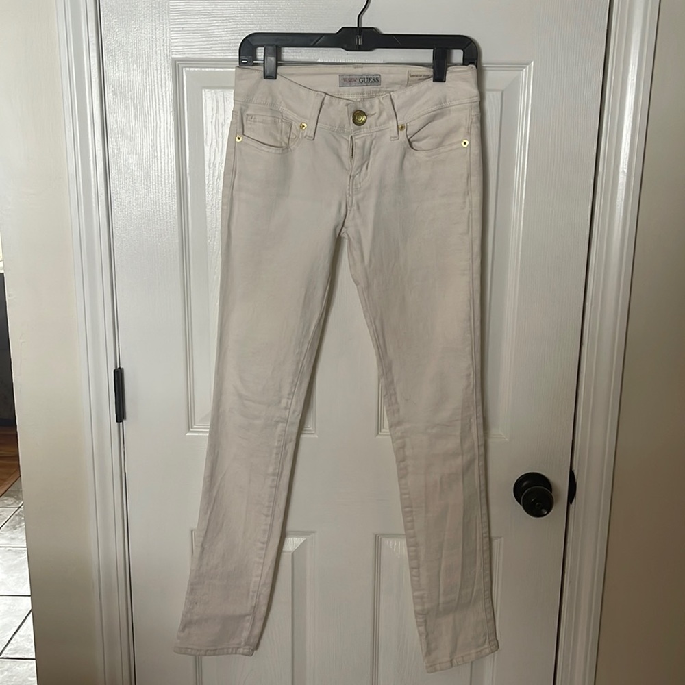 Guess size 27 medium rise Sarah fit skinny jeans, off-white (fit like a size 3)